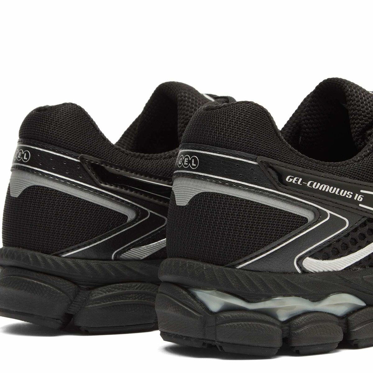 Asics Gel-Cumulus 16 Sneakers in Black/Black