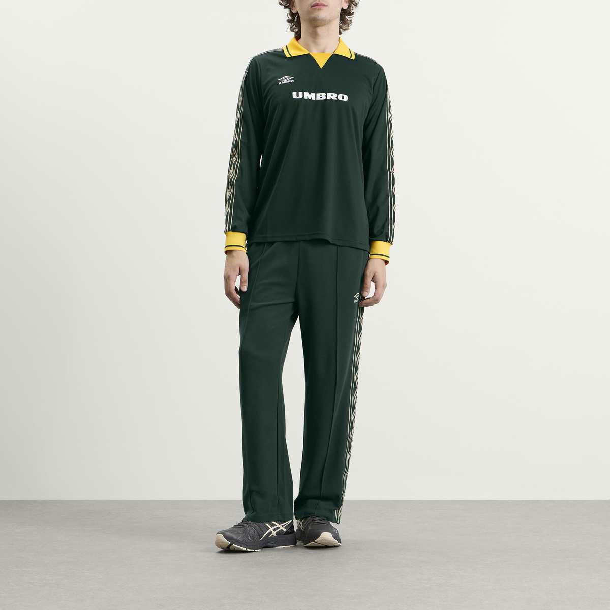 Umbro Men's Taped Long Sleeve Jersey in Pine Grove/Hot Spot/Pelican