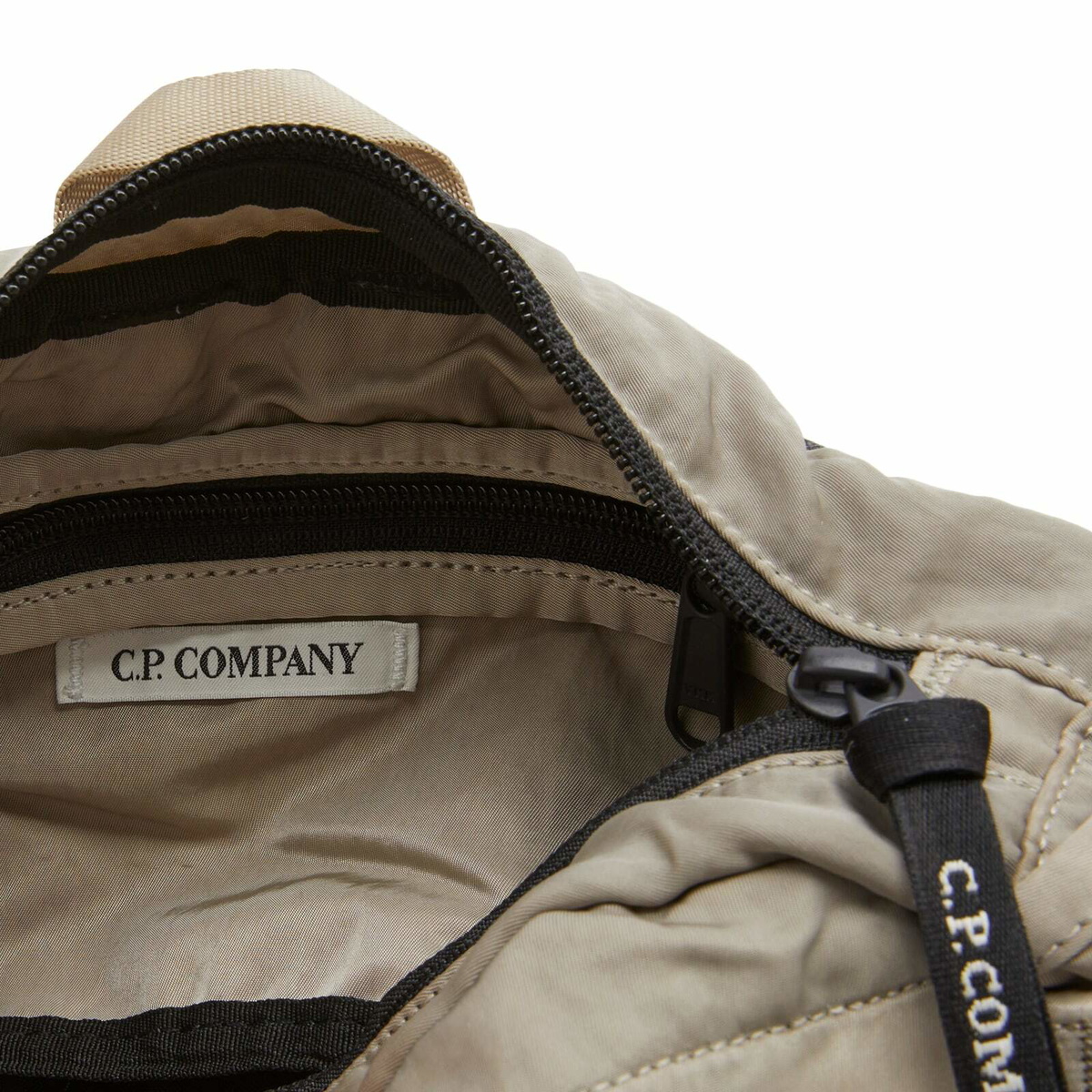 CP COMPANY ショルダーバッグ　ビンテージ C.P. Company Men's Nylon B Crossbody Bag in Vintage Khaki C.P. Company