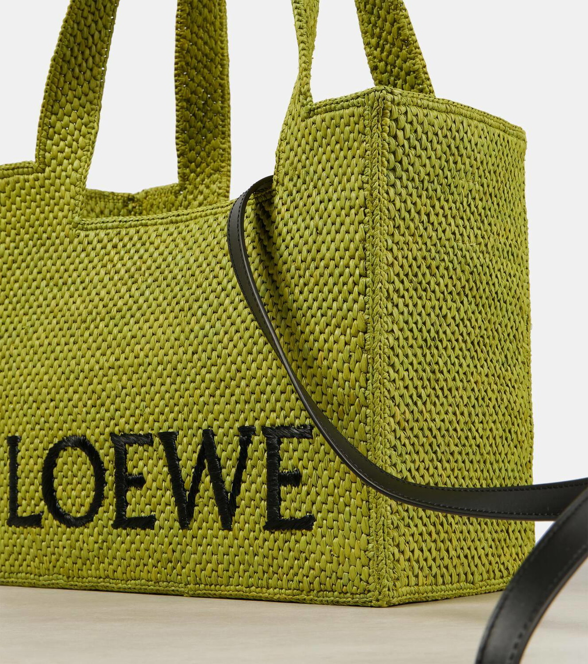 【送料 関税込】LOEWE Paulas Ibiza Font ミディアム かごバッグ LOEWE x Paula's Ibiza Medium Raffia Font Tote Bag | Harrods US