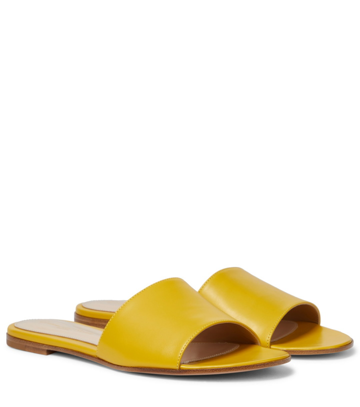 Photo: Gianvito Rossi - Capri leather sandals