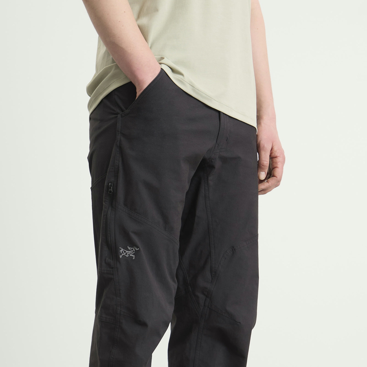 Arc'teryx Men's Cronin Cotton Trousers in Black