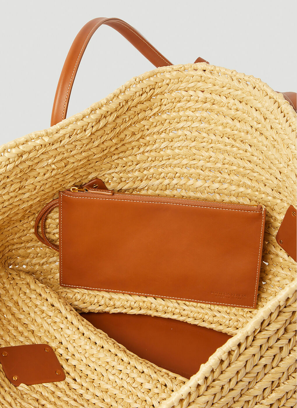 VIP価格.BOTTEGA VENETA Arco Medium Raffia Crochet Bag 関送込 Bottega Veneta - Arco Raffia Medium Tote Bag in Cream