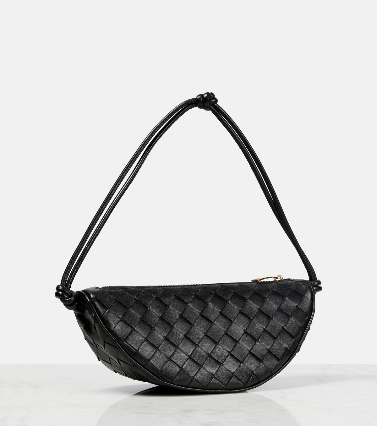 ☆BOTTEGA VENETA☆Intrecciato Half Moon バッグ 正規品 BOTTEGA VENETA Half Moon Medium Intrecciato Top-Handle Bag