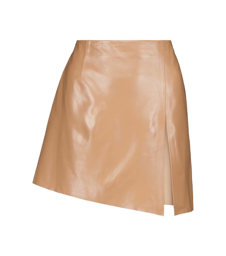 Photo: Zeynep Arçay Leather miniskirt