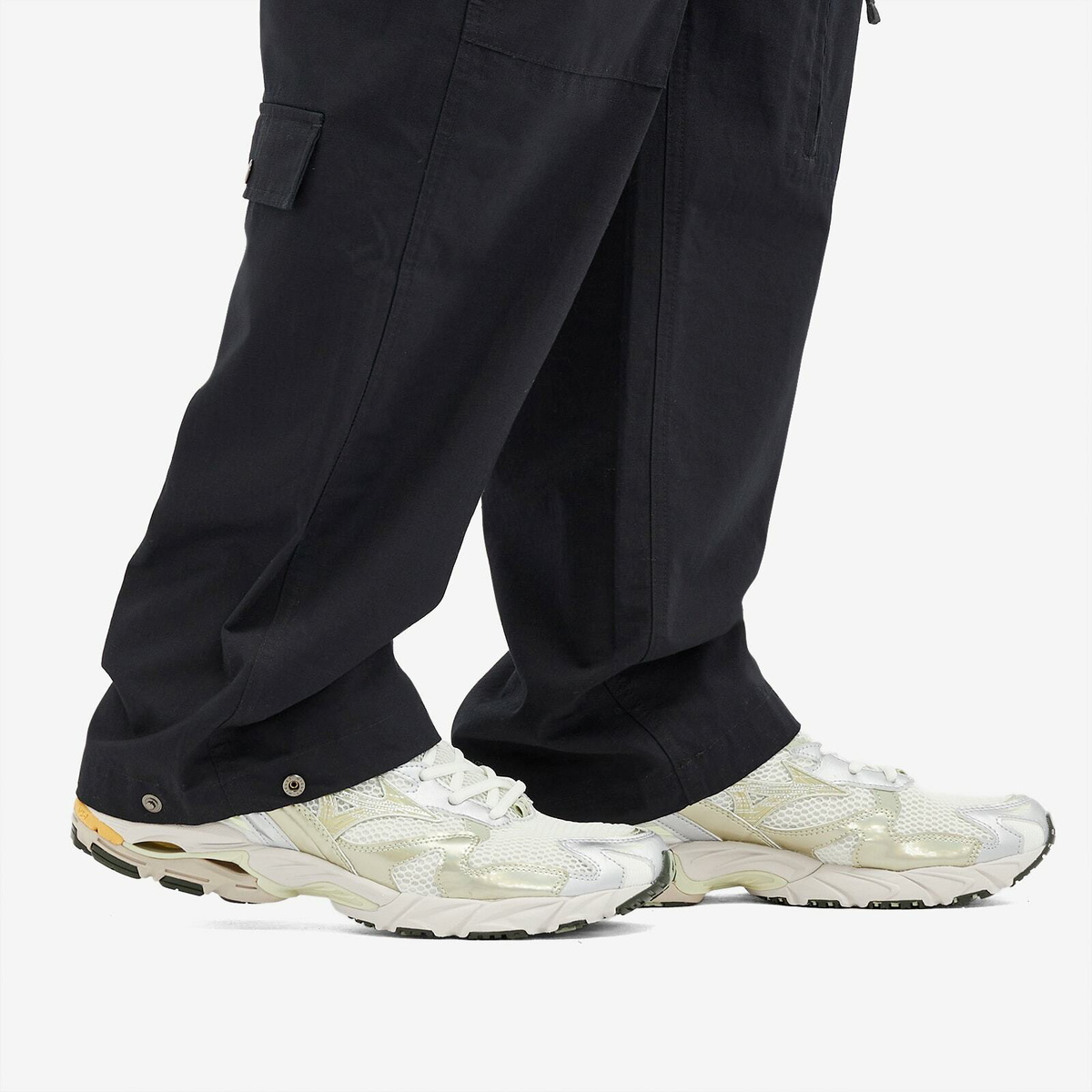 Mizuno Wave Rider 10 Sneakers in Snow White/White Jade/Desert Sage