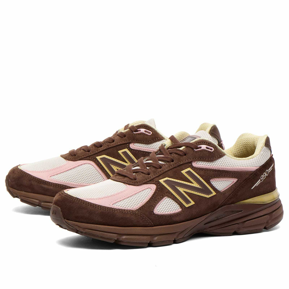New Balance 990 v4 Sneaker in Brown