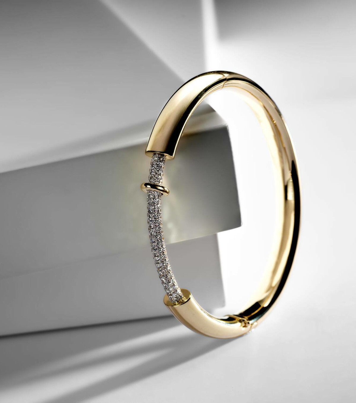 Rainbow K Endless 14kt gold bangle with diamonds