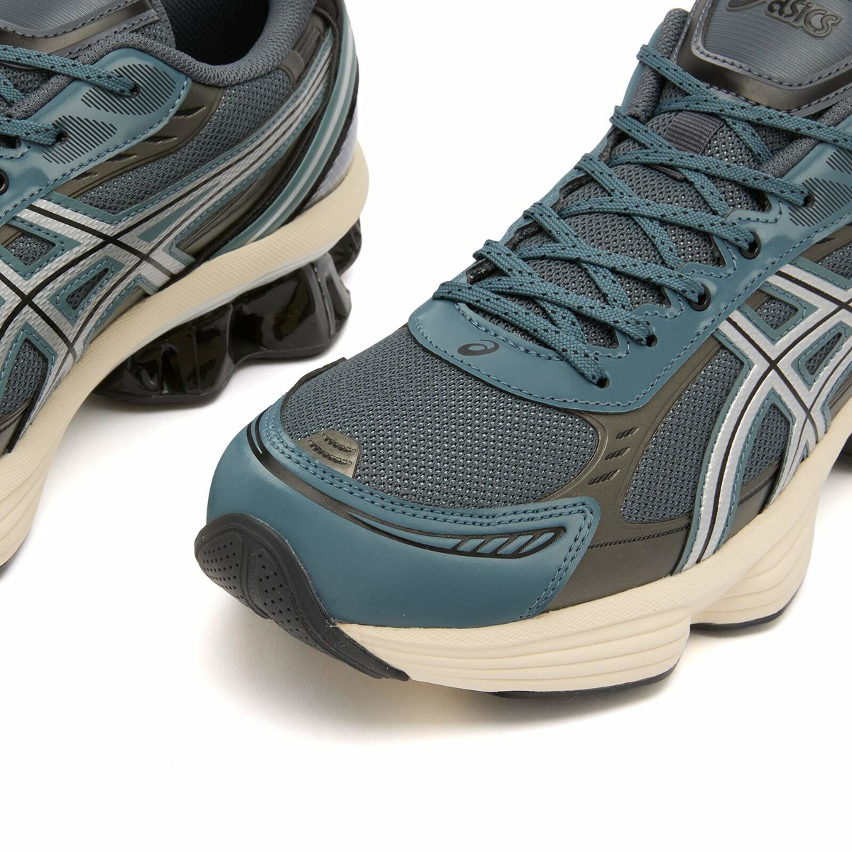 Asics GEL-Kinetic Fluent Sneaker in Carrier Grey/Pure Silver