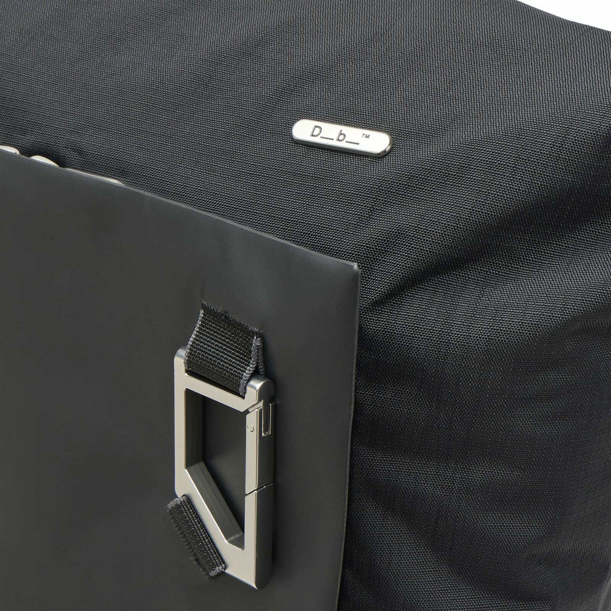Db Journey Entour Daypack 18L in Black Out 