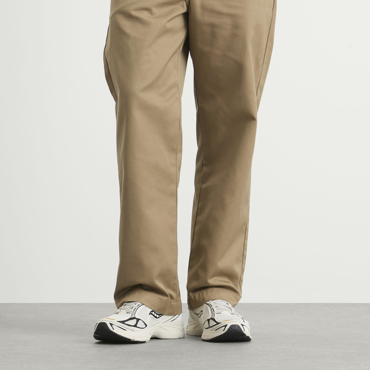 Saucony Progrid Guide 7 Sneaker in Onyx/Gold