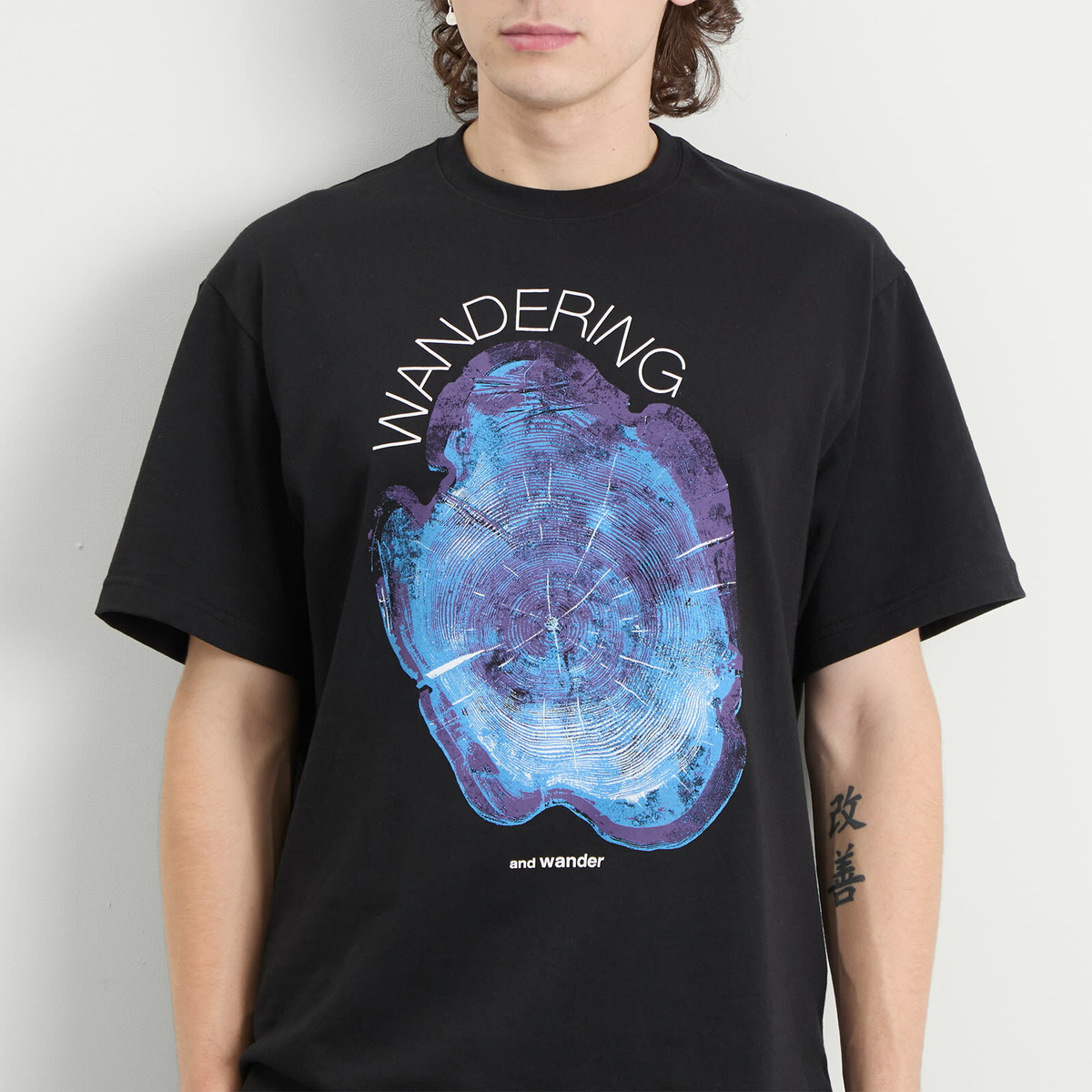and wander Men's Wandering Printed T-Shirt in Black