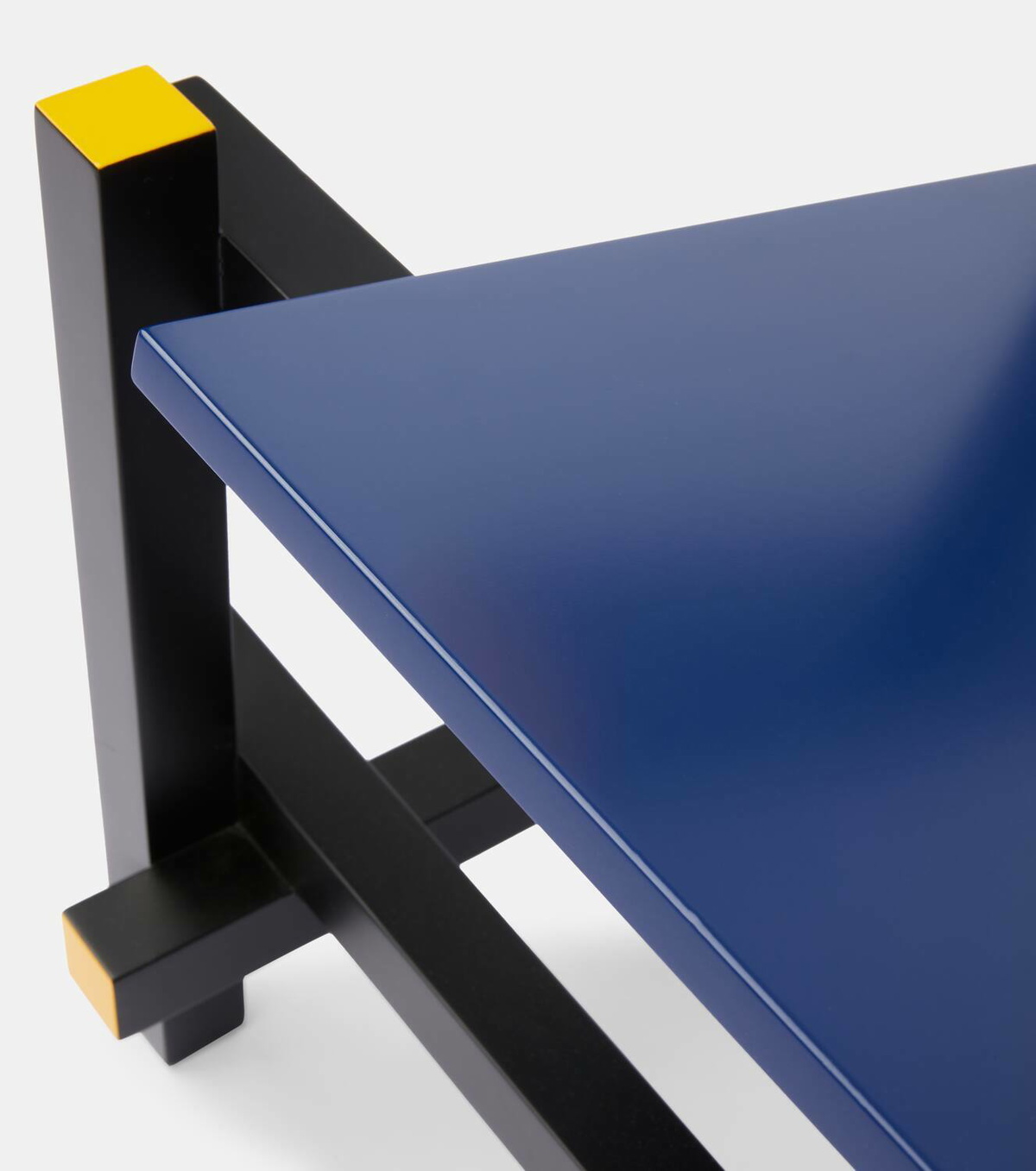 Cassina Red and Blue chair by Gerrit Thomas Rietveld