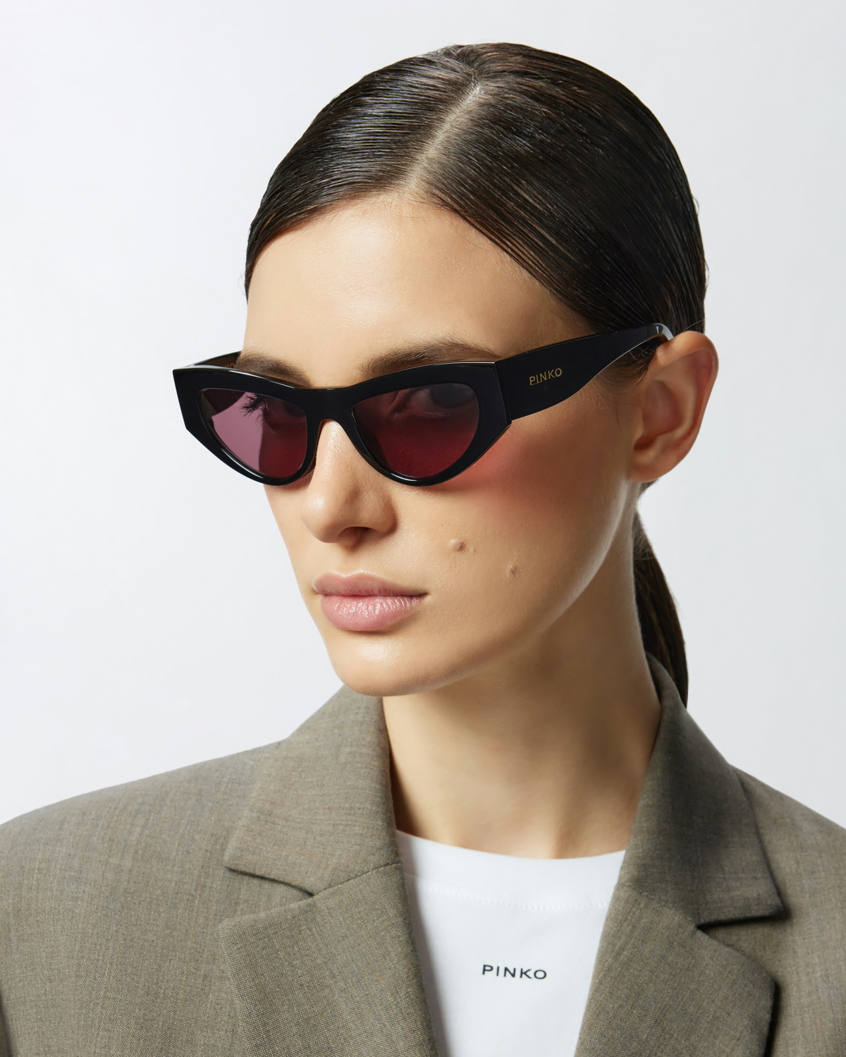サングラス PINKO Woman Sunglasses Black 105315A2NN ZW3 Pinko Cat Eye Sunglasses Black/Mauve Pinko