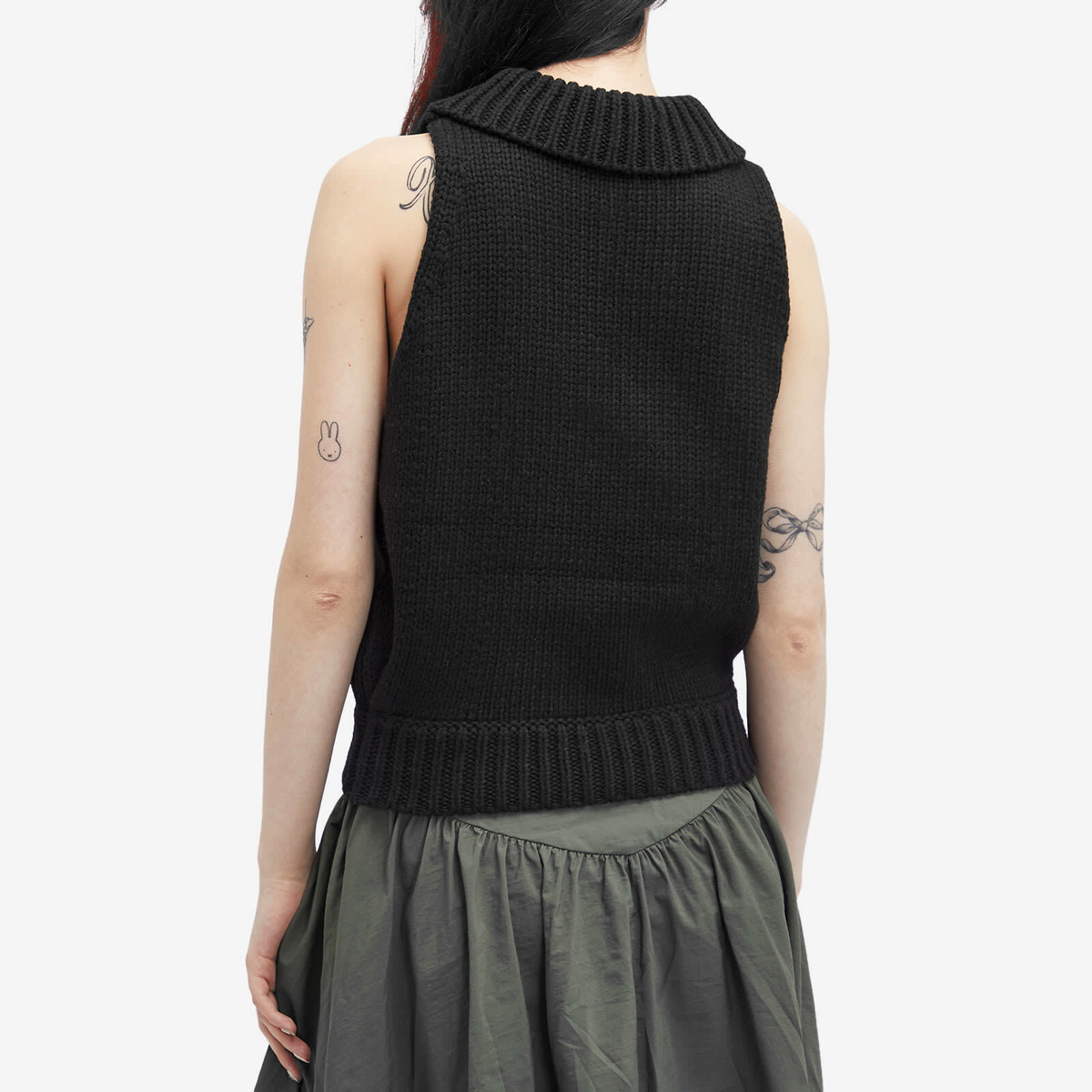 Peachy Den Women's Annie Knit Vest in Onyx