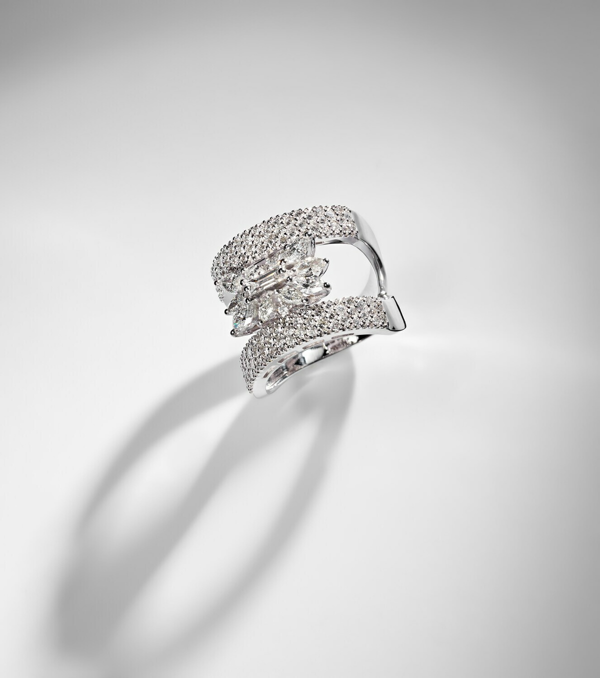Yeprem 18kt white gold (750/1000) ring with diamonds