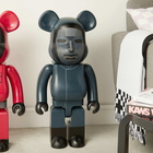 Medicom Be@rbrick Squid Game Frontman in 1000%/Black