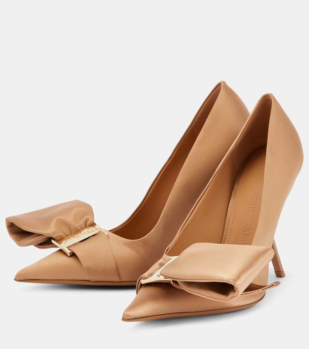 Salvatore Ferragamo ブラウンポンチョ 38 Salvatore Ferragamo ブラウンポンチョ 38 Salvatore Ferragamo