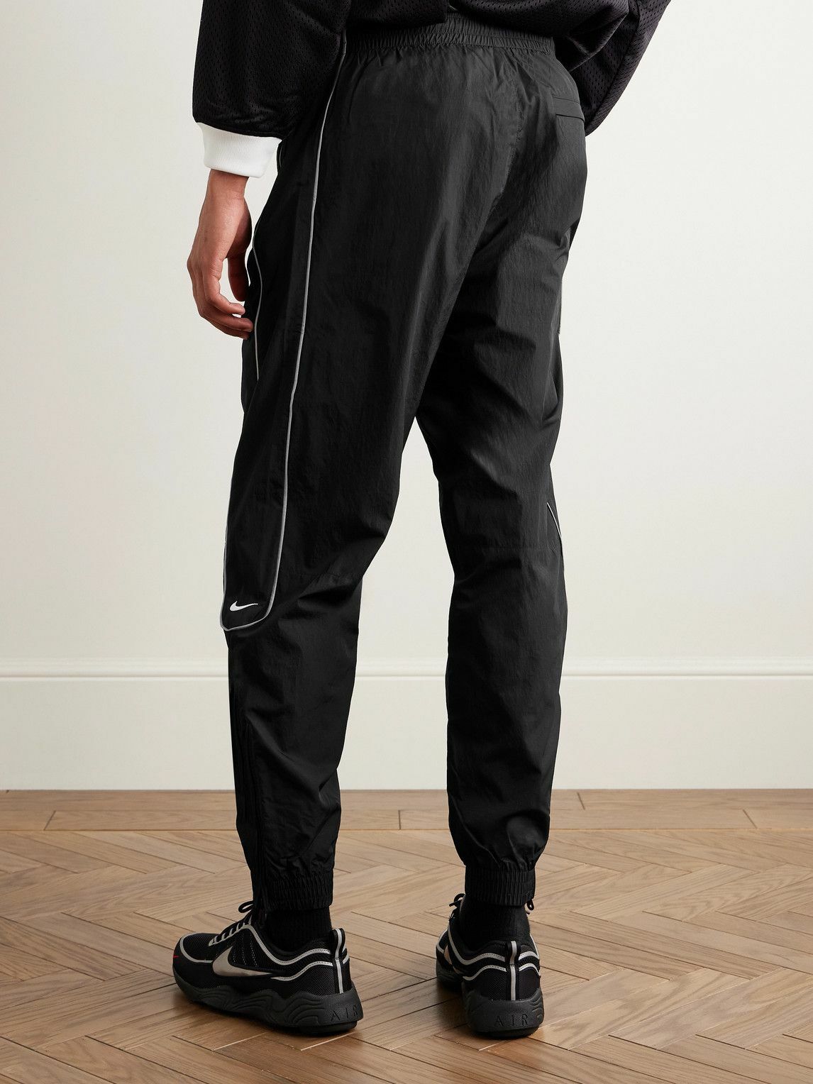 【ナイキ】★Nike Solo Swoosh French Terry Pants Black★ Nike - Solo Swoosh Straight-Leg Logo-Embroidered Cotton