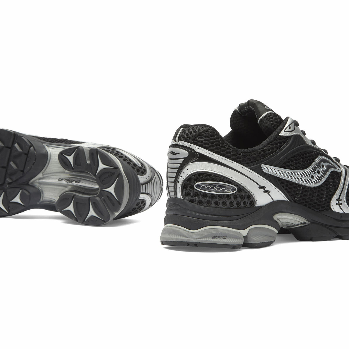 Saucony Progrid Triumph 4 Sneaker in Black/Silver