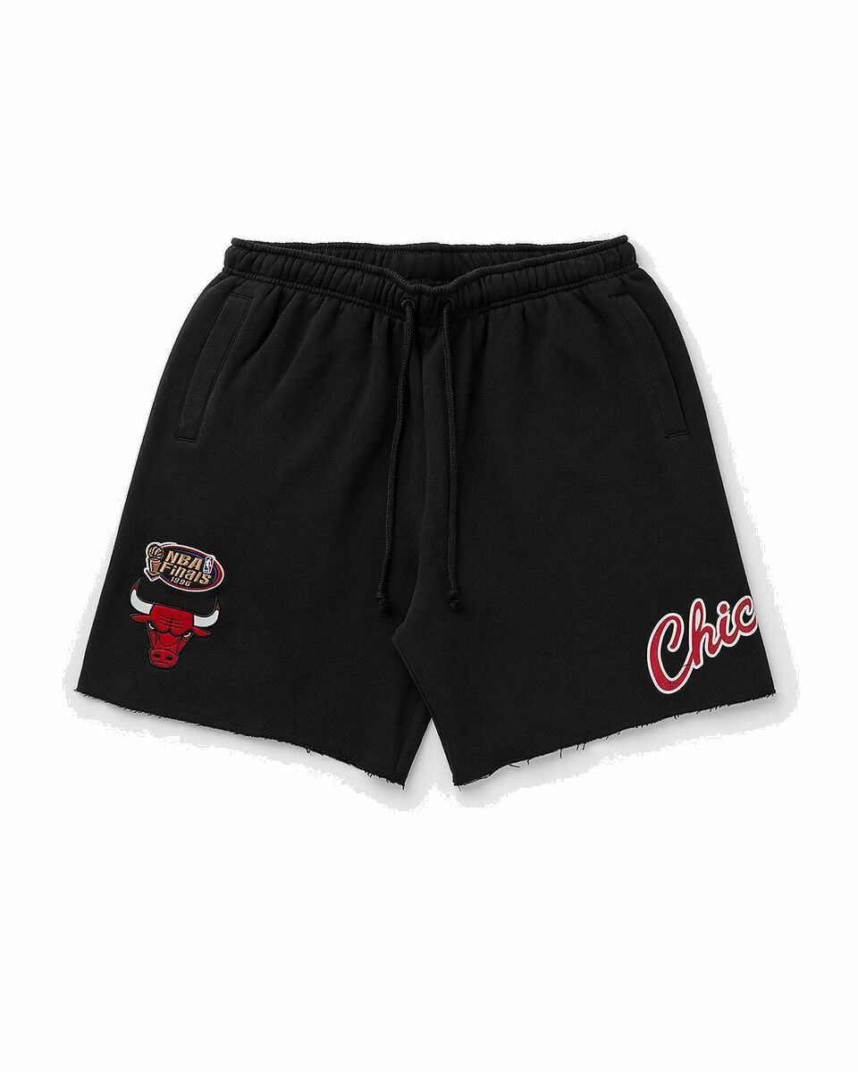 Photo: Mitchell & Ness Nba Postgame Fleece Shorts Vintage Logo Chicago Bulls Black - Mens - Sport & Team Shorts