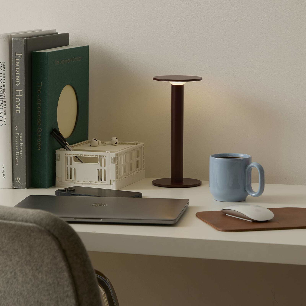 HAY Host Portable Lamp - 220 in Iron Red 
