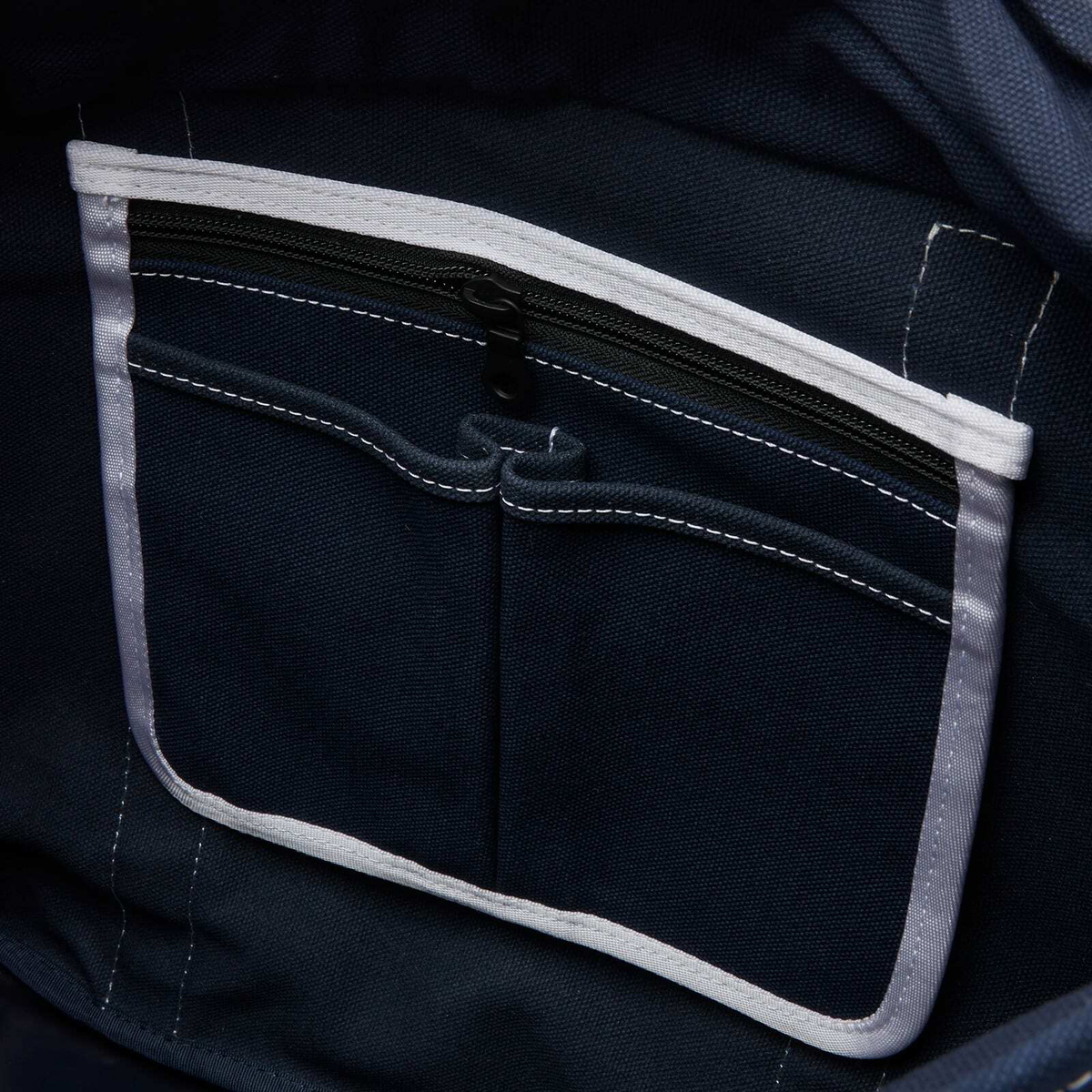 Mazi Untitled Cafe Tote Bag in Navy/Ecru 
