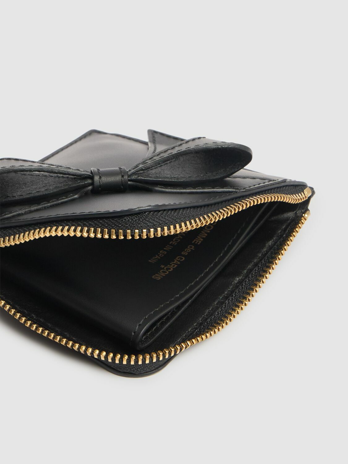 COMME DES GARÇONS WALLET Big Bow Leather Compact Zip Wallet COMME DES GARÇONS WALLET Big Bow Leather Compact Zip Wallet