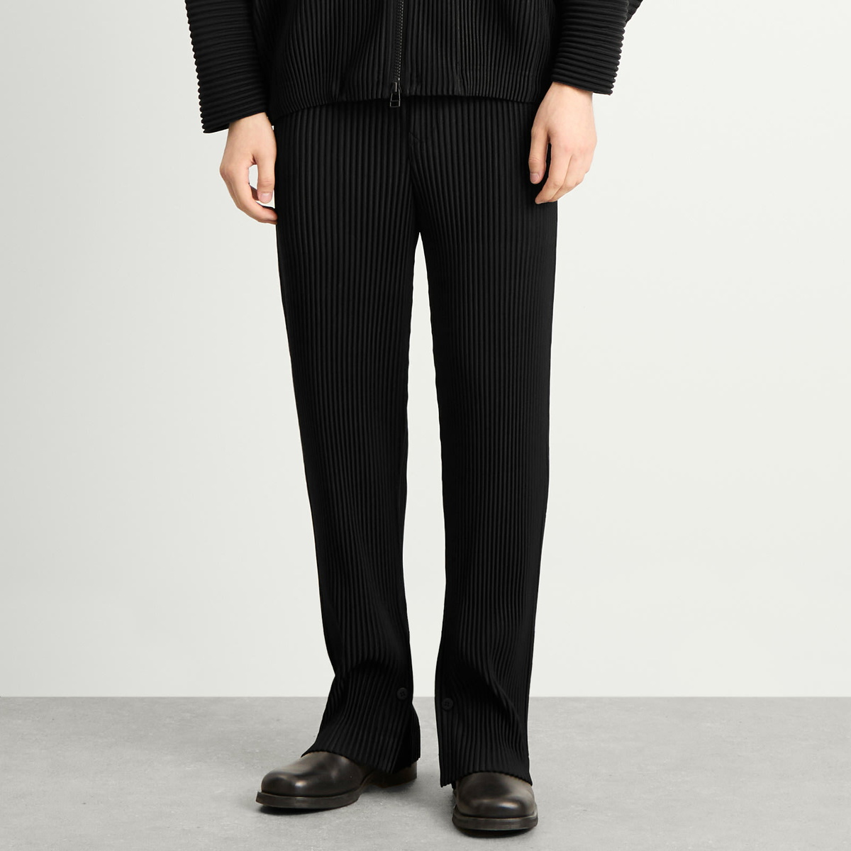 ISSEY MIYAKE HOMME PLISSÉ 黒 サルエルパンツ MC January Pleated Pants in Black – SVRN