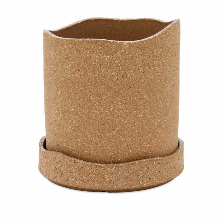 Photo: Ferm Living Hourglass Plant Pot - Extra Small in Cashmere