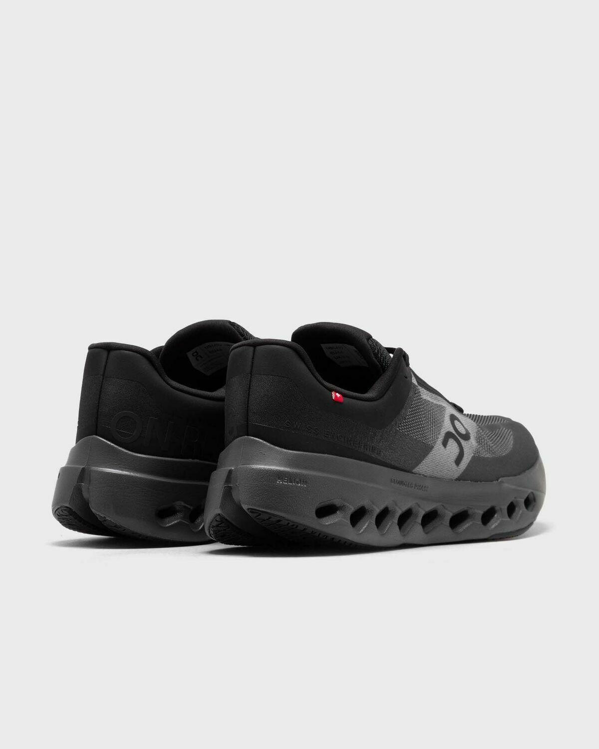 On Cloudsurfer Next Black Lowtop/Performance & Sports On