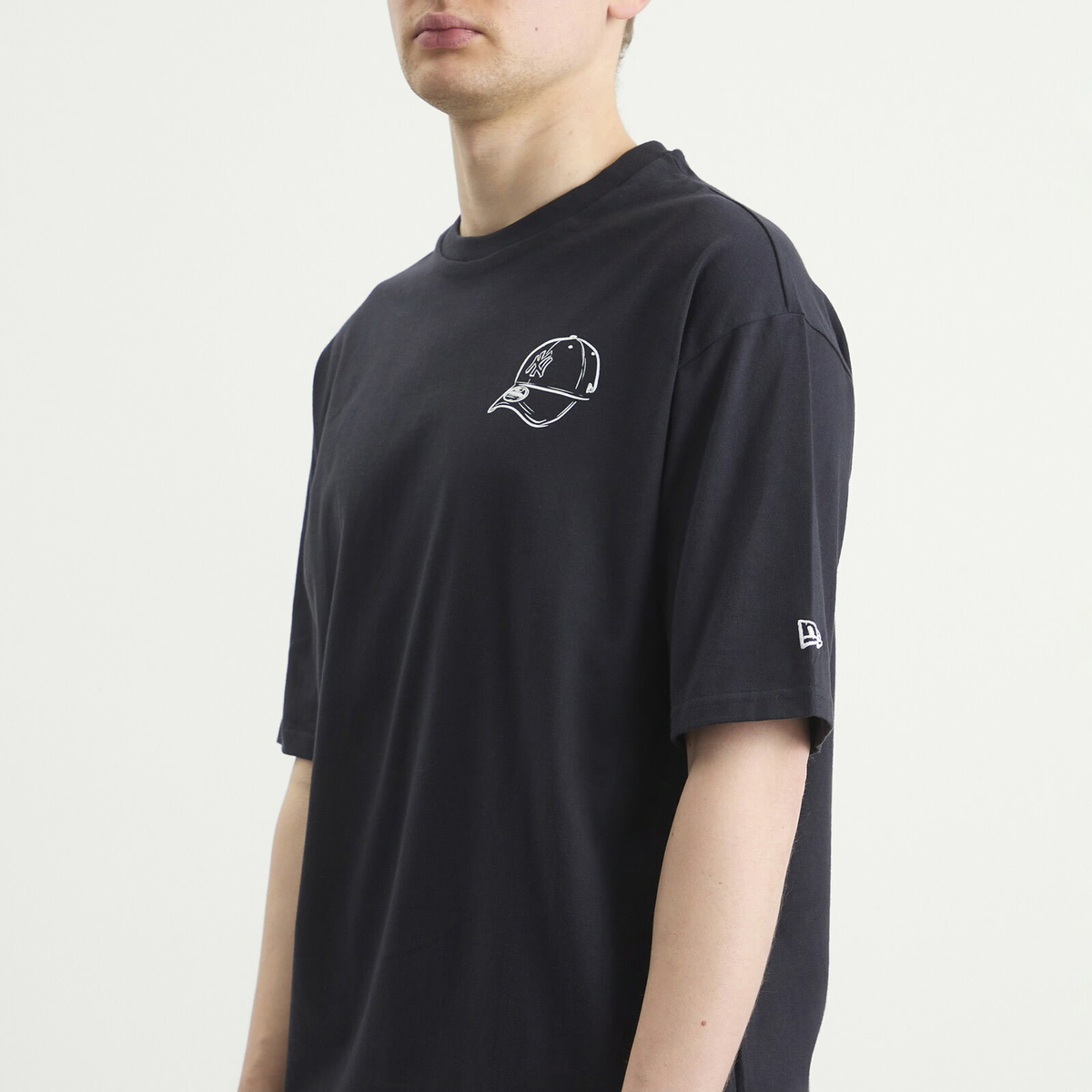 New Era Men's MLB Yankies Graphic T-Shirt in Navy