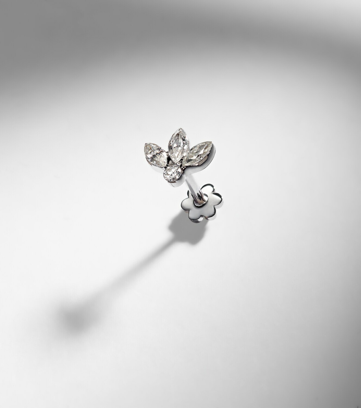 Maria Tash Lotus 18kt white gold (750/1000) single earring with diamonds