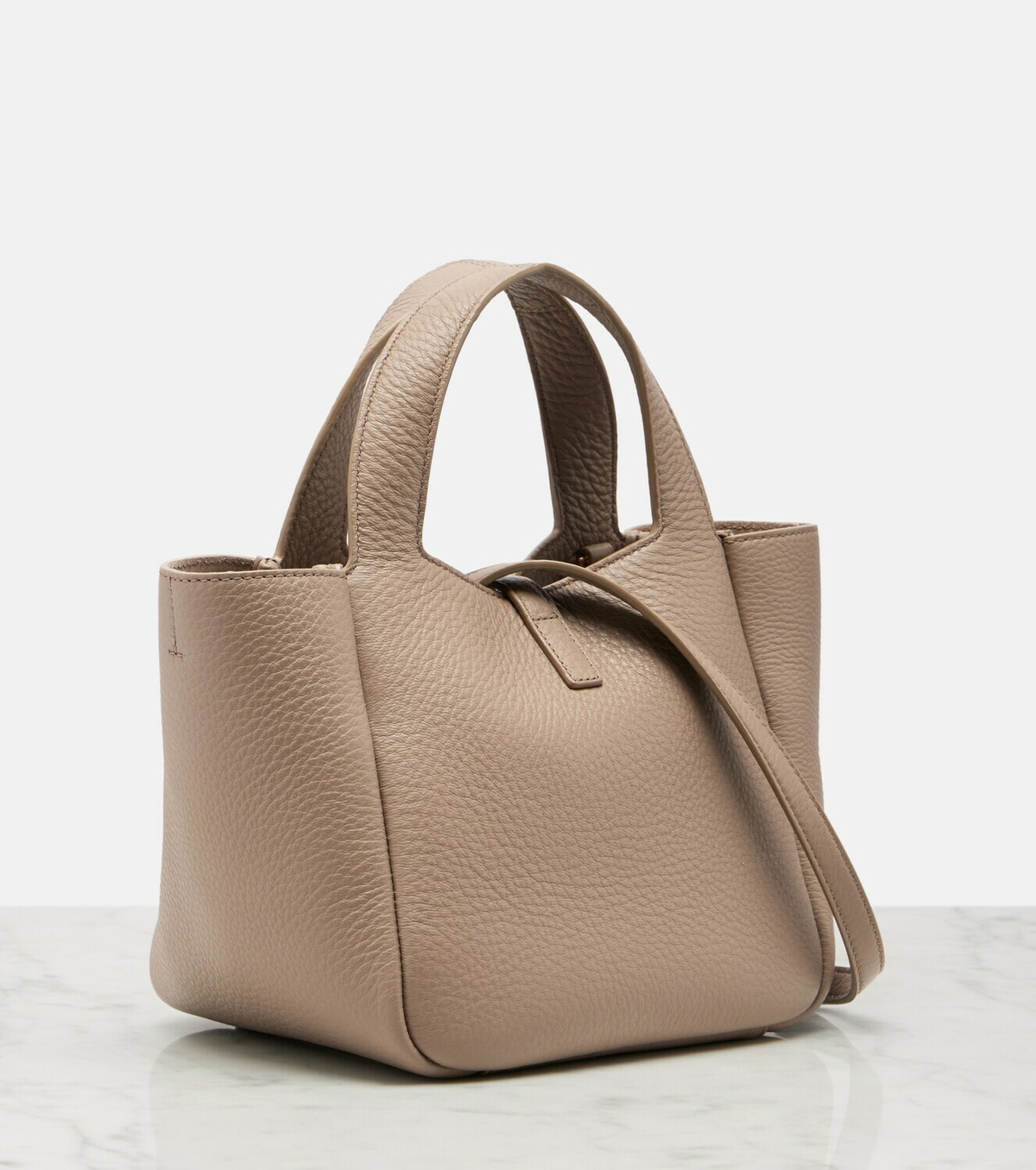 Saint Laurent Le 5 à 7 Bea Baby leather tote bag