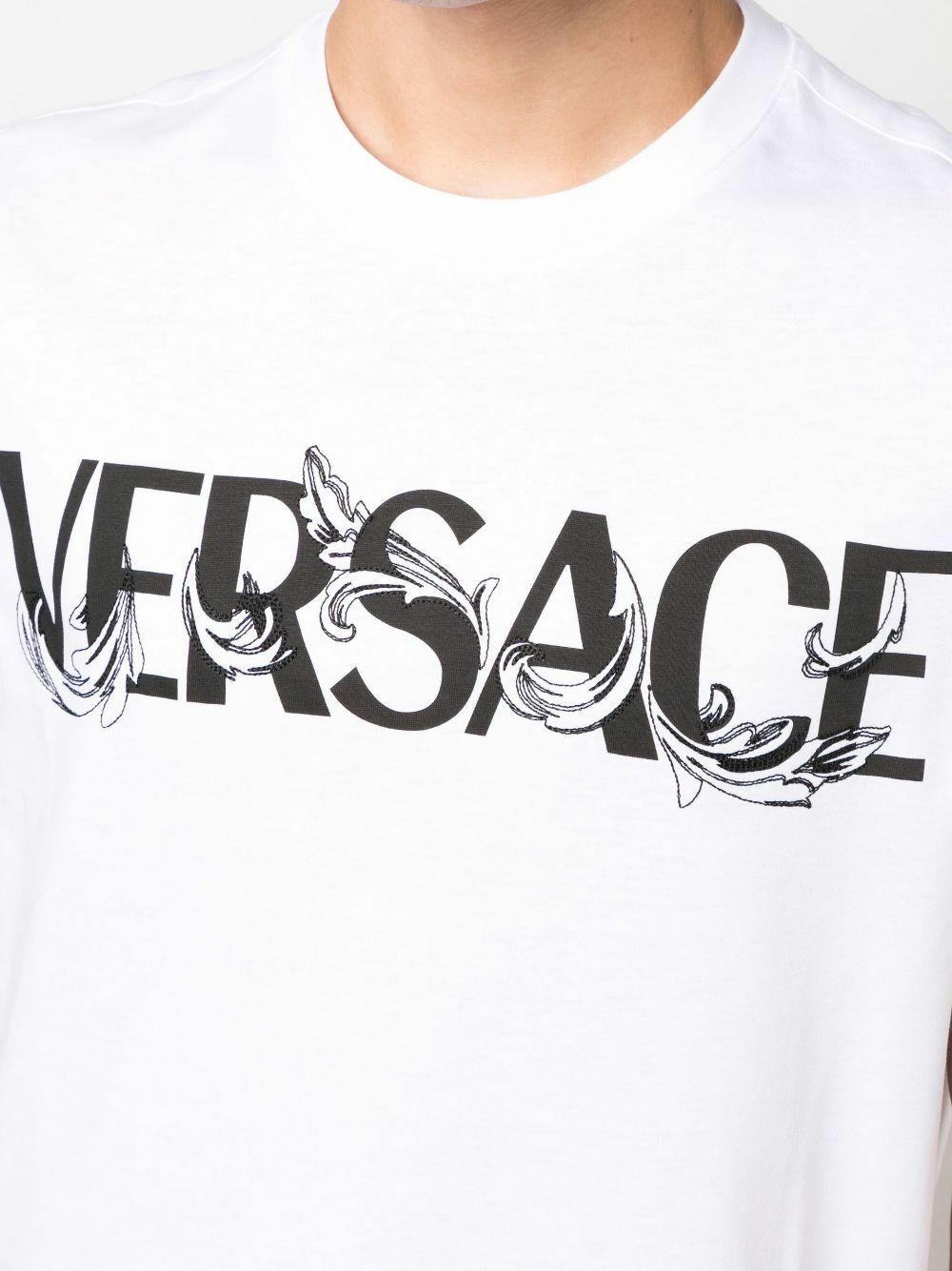 VERSACE ヴェルサーチェ BAROCCO SILHOUETTE LOGO 半袖Tシャツ Versace Barocco Silhouette Logo-Print T-Shirt Versace