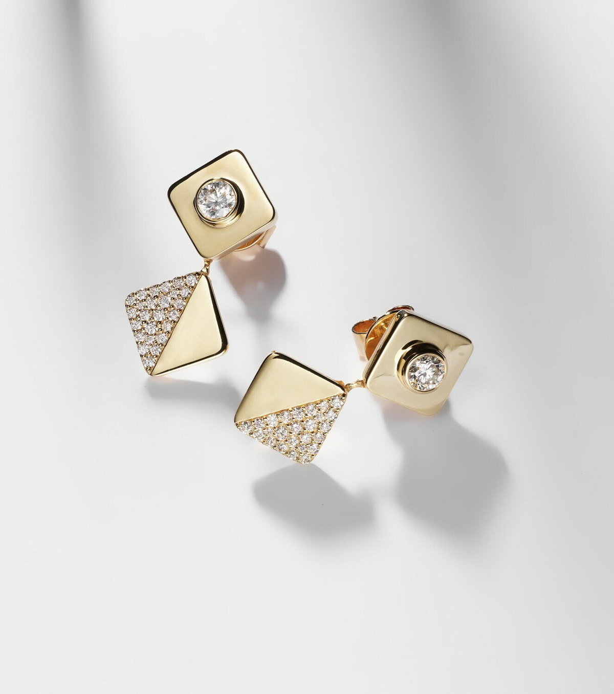 Ileana Makri 18kt gold earrings with diamonds