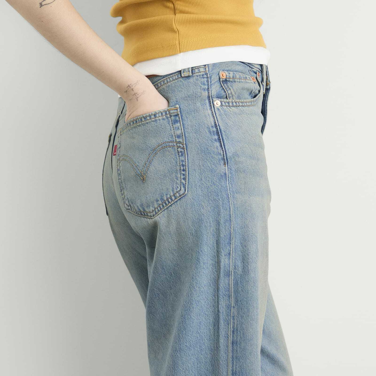 Levi's Women's Ribcage Wide Leg H223 Jeans in High Gloss