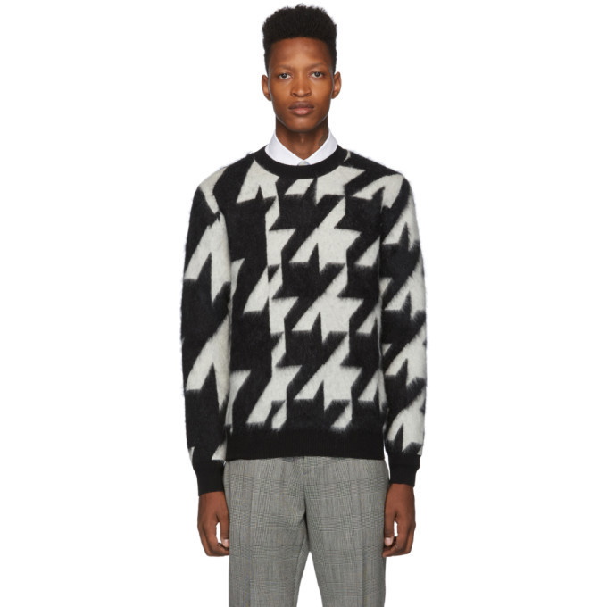 Photo: Alexander McQueen Black and Off-White Dogtooth Jacquard Sweater