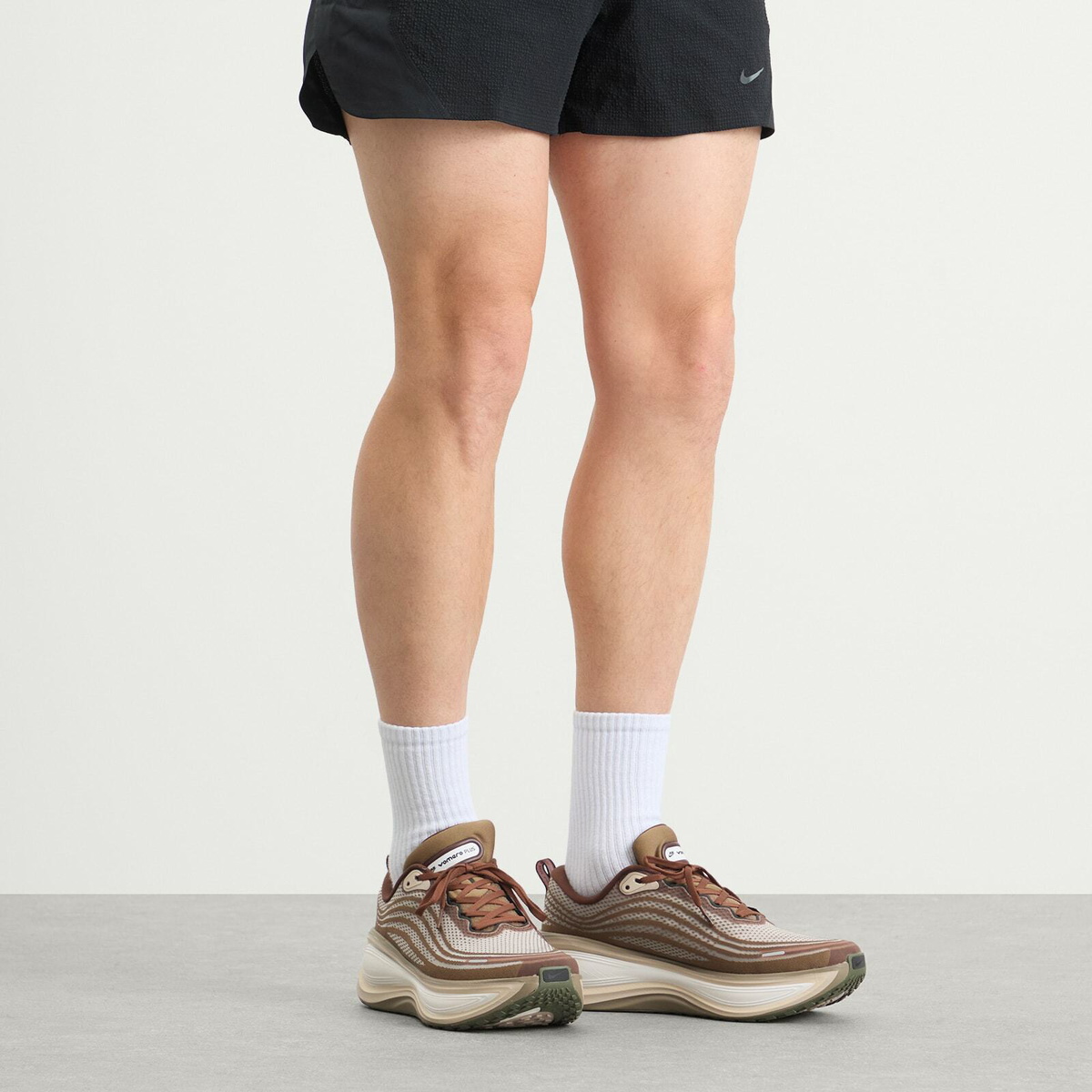Nike Vomero Plus QS Sneaker in Sail/Pecan/Caldera Brown