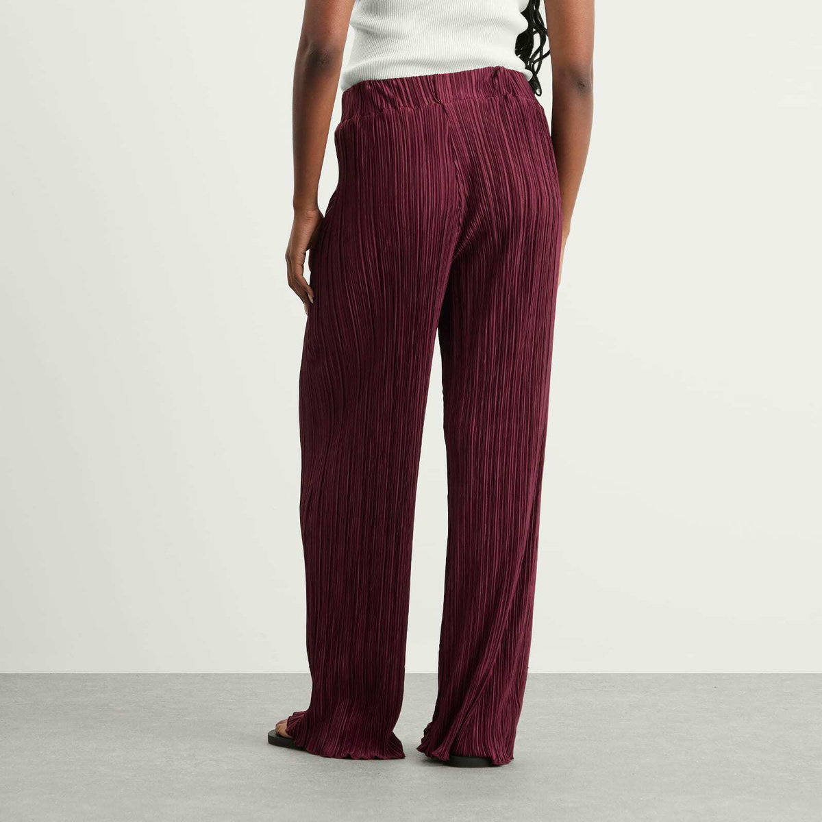 4th & Reckless Women's Plisse Trousers in Burgundy