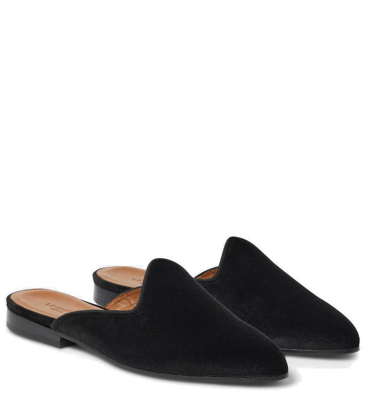 Photo: Le Monde Béryl Venetian velvet slippers