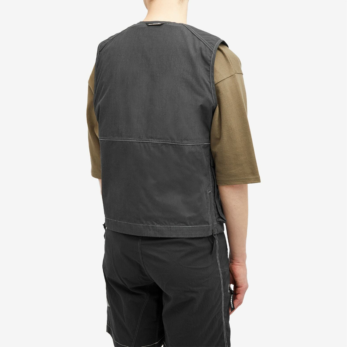 and wander Men's Tough Aramid Vest in Charcoal