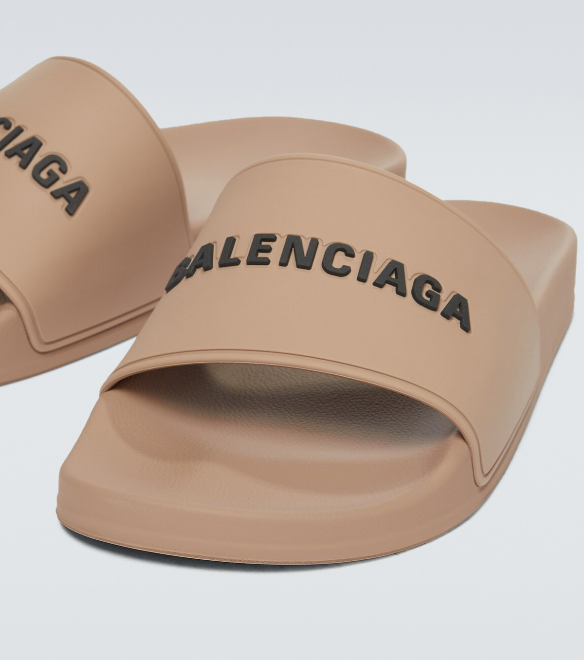 【BALENCIAGA】Pool logo rubber slides Pool logo rubber slides in black - Balenciaga | Mytheresa