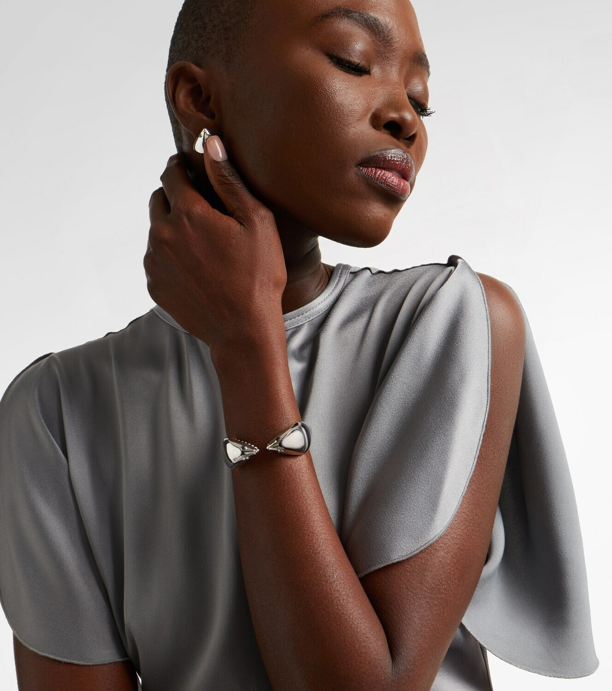 Yvonne Léon Requin 9kt white gold bangle with diamonds