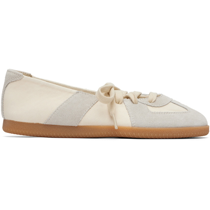 Photo: Maison Margiela Off-White & Gray Replica Soft Laced Ballerina Flats