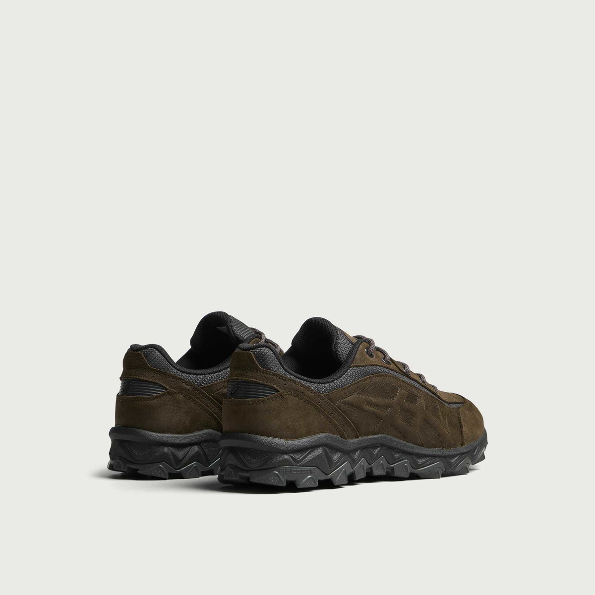 Asics Men's GEL-TRANSCEND FJ Sneaker in Black Coffee/Graphite Grey