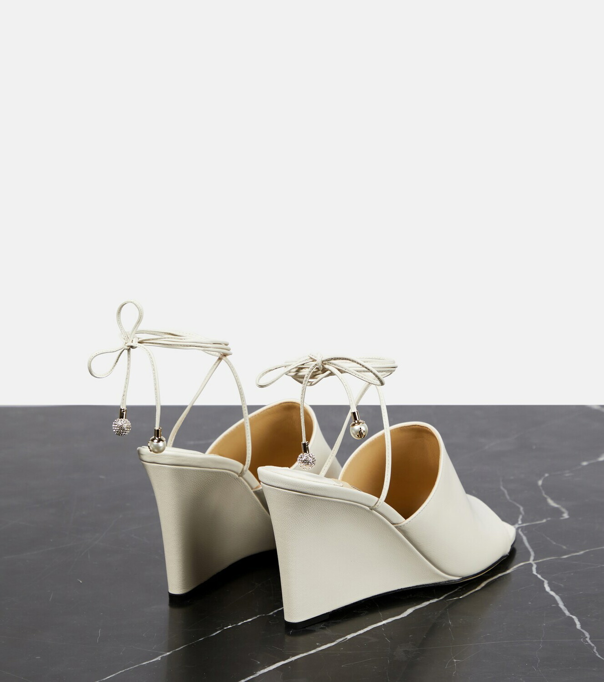 足元 おしゃれ♪【JIMMY CHOO】エルシー / モダン / エレガント Jimmy Choo - Ellison Latte White Leather Mule, 45mm