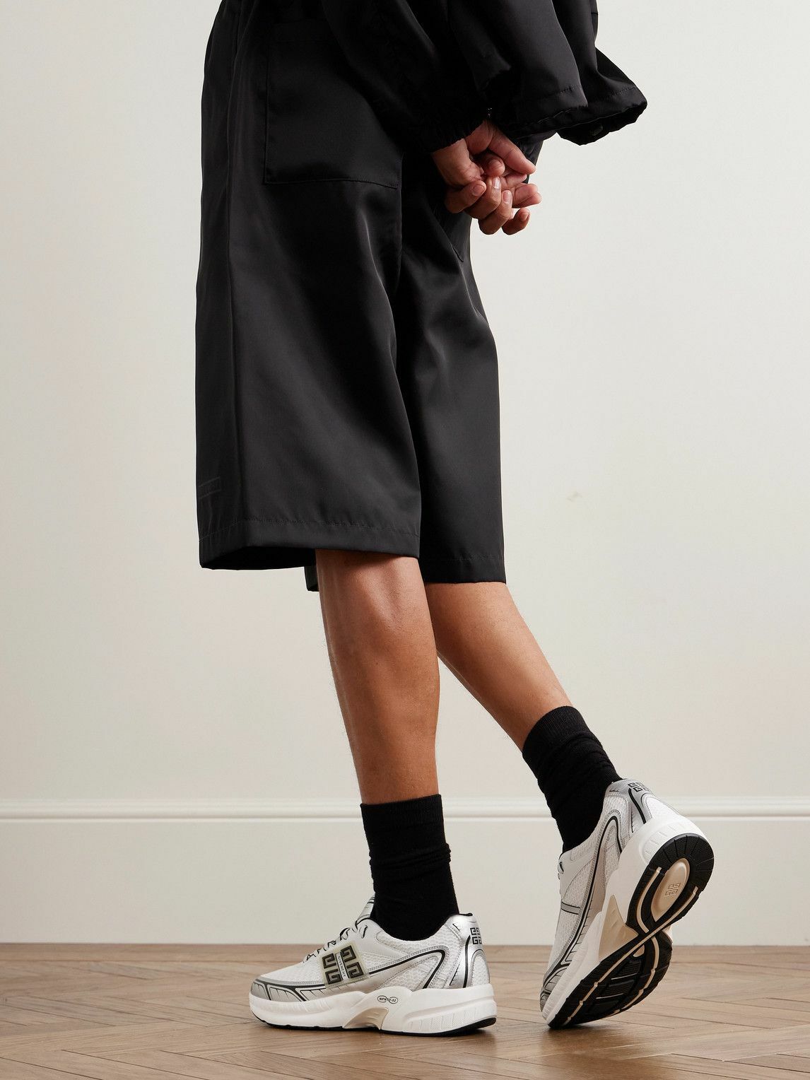 【関税込み】Givenchy ブラック NFNTY-52 スニーカー Givenchy NFNTY-52 Leather Sneakers | Black | FARFETCH
