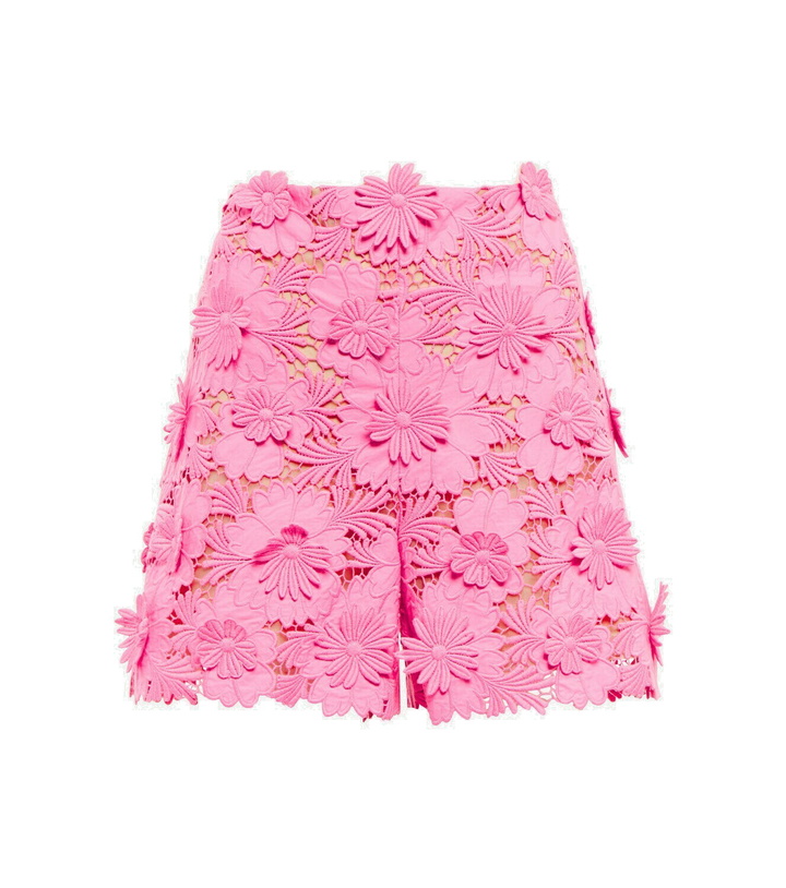 Photo: Oscar de la Renta Appliqué floral lace shorts