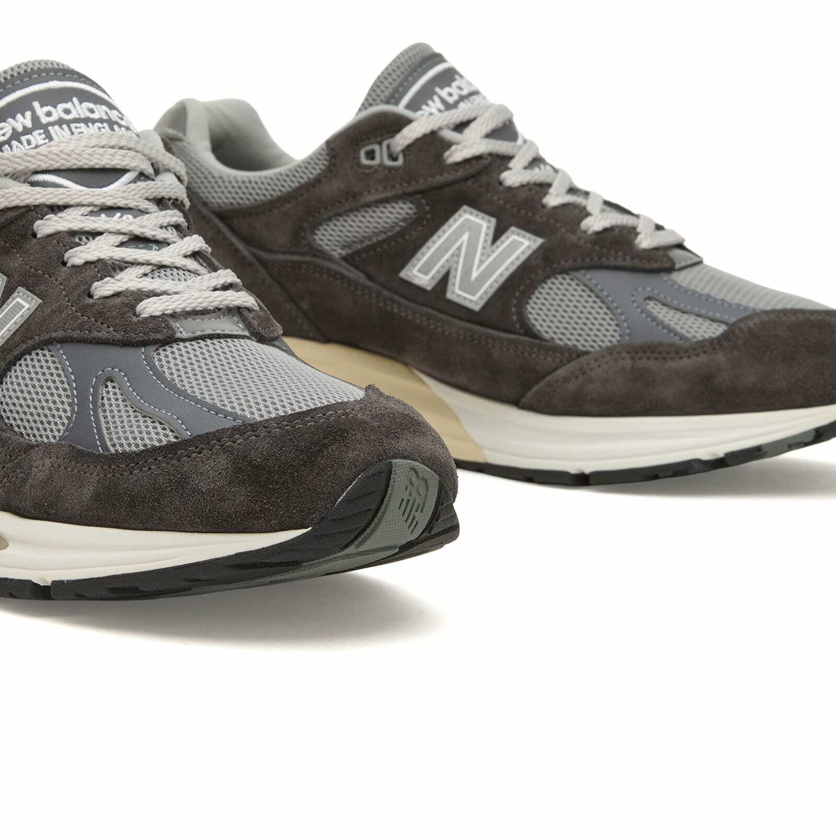 New Balance 991v2 Sneaker in Forged Iron/Alloy/Smoked Pearl
